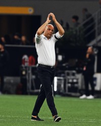 伟德Bevictor官网-斯洛特：这样过生日真是太好了；我们很注重定位球